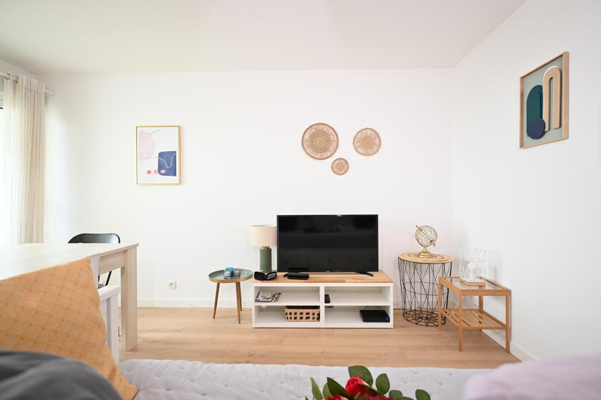 Spacieux Et Moderne A 10 Minutes Du Port De Appartement *